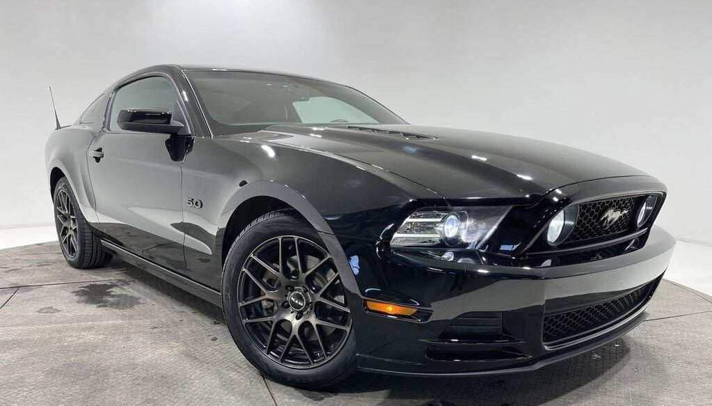 Ford Mustang GT 2-door coupe black