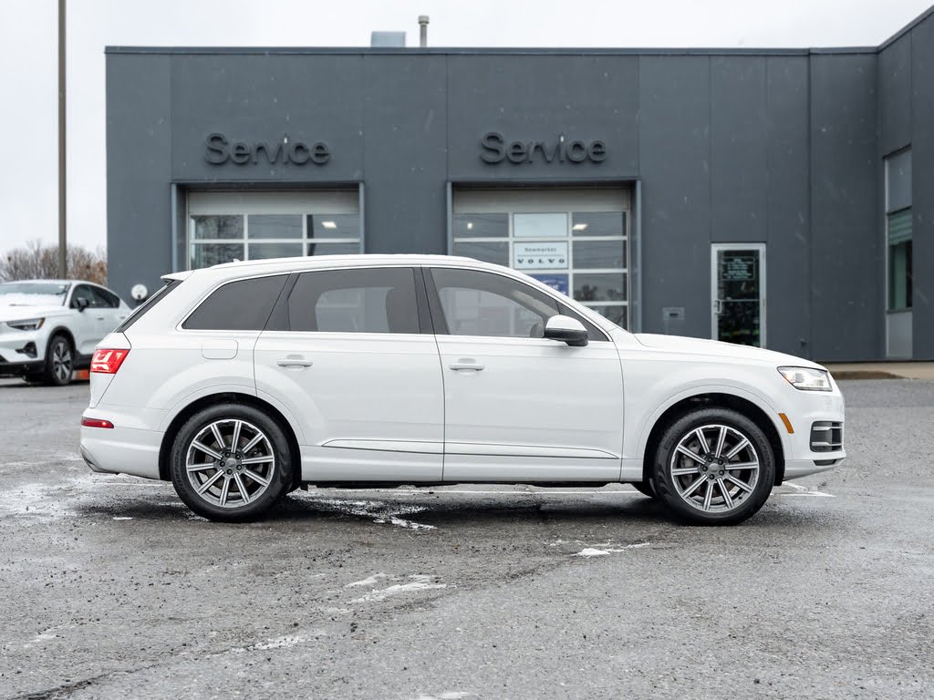 Audi Q7 Quattro 4-door suv white