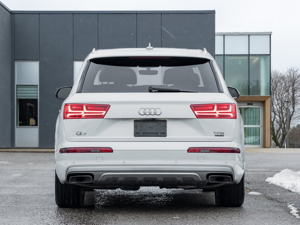 Audi Q7 Quattro 4-door suv white