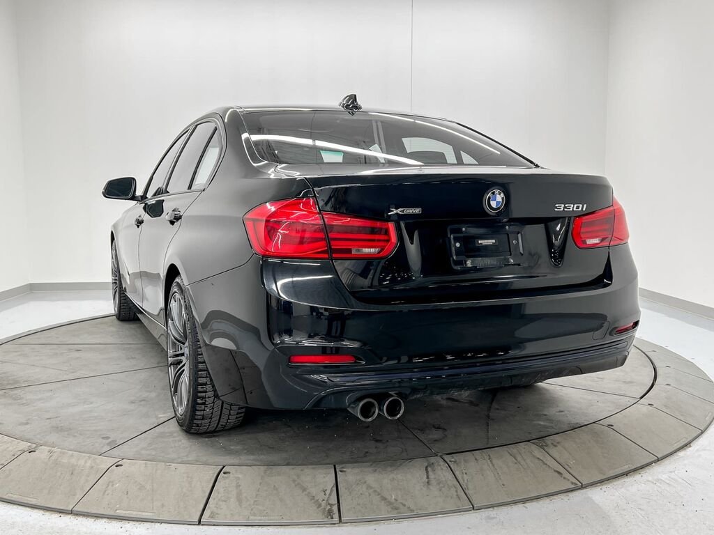 BMW 3 Series 330i xdrive 4-door sedan black