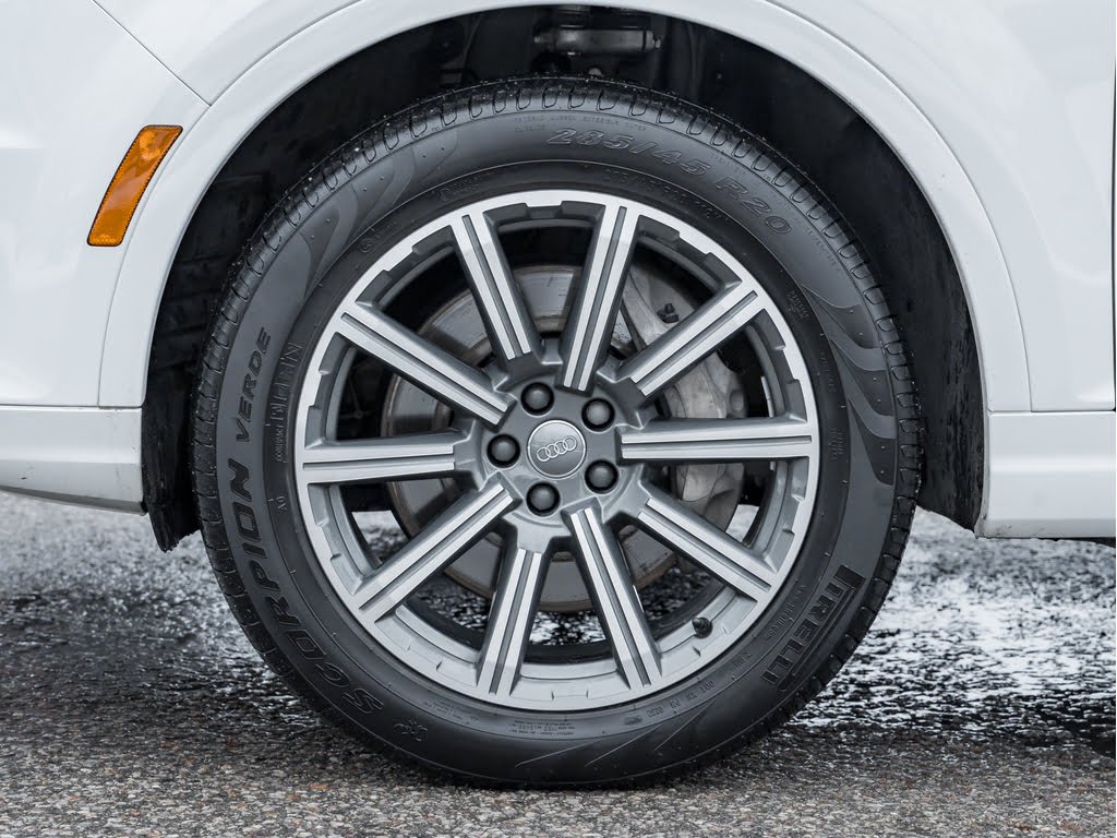 Audi Q7 Quattro 4-door suv white