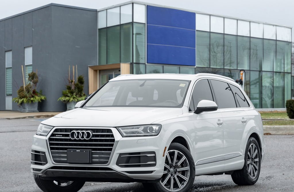 Audi Q7 Quattro 4-door suv white