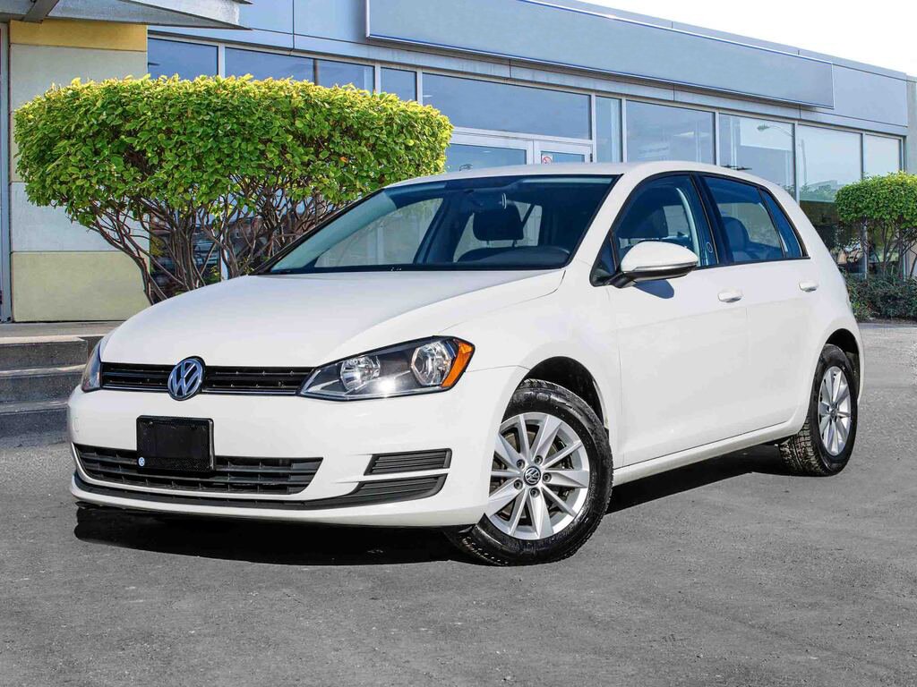 Volkswagen Golf Trendline 4-door hatchback white