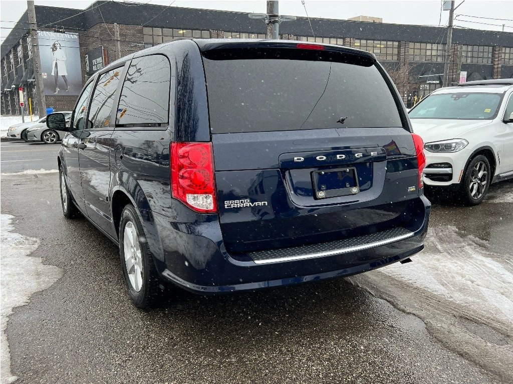 Dodge Grand Caravan 4-door van blue