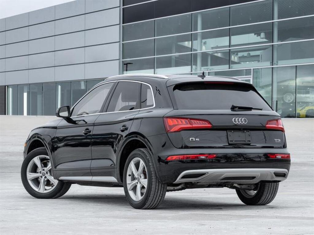Audi Q5 2.0T Progressiv quattro 4-door suv black