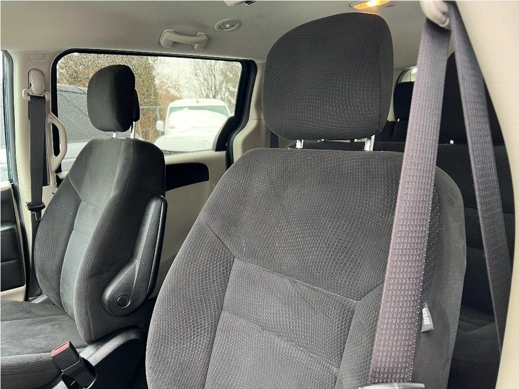Dodge Grand Caravan 4-door van blue