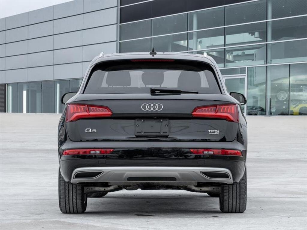 Audi Q5 2.0T Progressiv quattro 4-door suv black