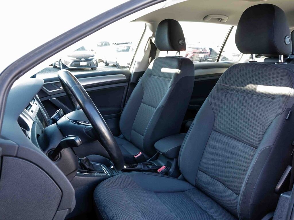 Volkswagen Golf Trendline 4-door hatchback white